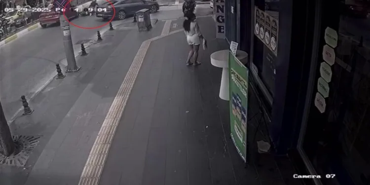 Bayrampaşa’da sosyal medyadan tanıştığı kadınları gasp eden zanlı kamerada
