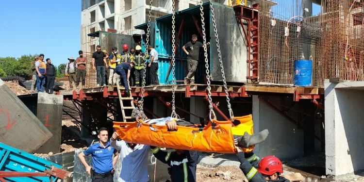 Bayrampaşa’da sosyal medyadan tanıştığı kadınları gasp eden zanlı kamerada