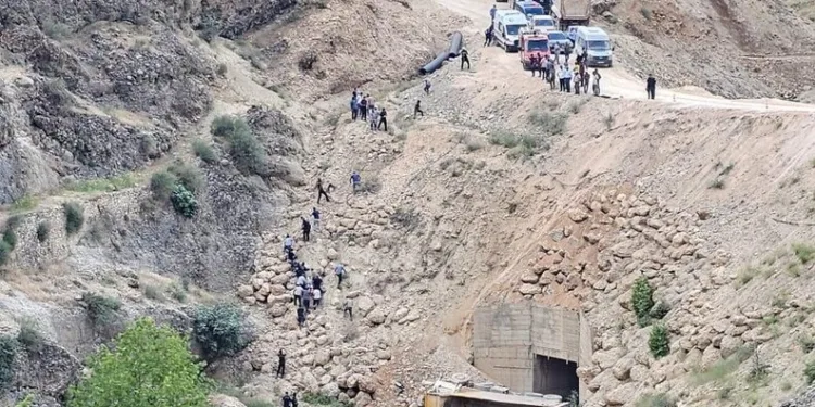 Bayrampaşa’da sosyal medyadan tanıştığı kadınları gasp eden zanlı kamerada