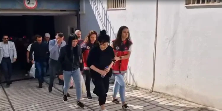 Bayrampaşa’da sosyal medyadan tanıştığı kadınları gasp eden zanlı kamerada
