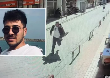 Yeğeninin kollarını tutup 16 yaşındaki oğluna öldürttü