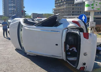 Ankara’da iki otomobil çarpıştı: 2’si bebek 6 yaralı
