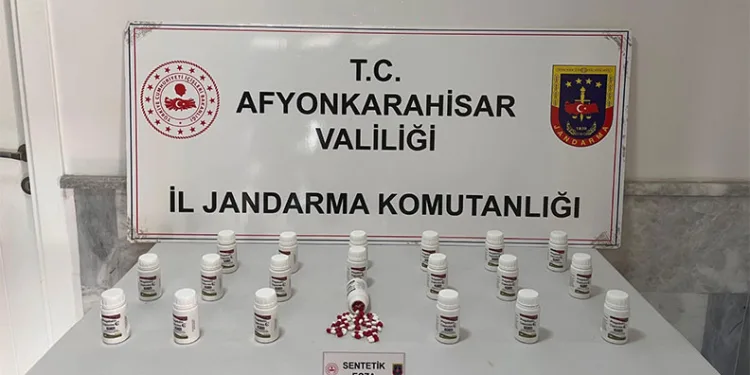 Jandarma iş yerine yaptığı baskında bin 200 adet uyuşturucu hap ele geçirdi
