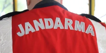 Uyuşturucu etkisi ile araç kullanırken jandarmaya yakalandı