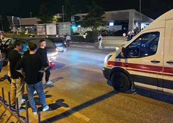 Bursa’da motosiklet sürücüsü aracın altına girdi