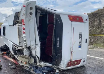 Midibüs şarampole devrildi: 2 ölü, 27 yaralı