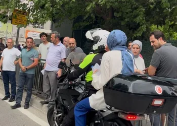 Bursa’da okulları karıştırınca motosikletli polis okula böyle yetiştirdi