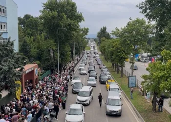 Bursa’da YKS öncesi trafik yoğunluğu öğrencilere zor anlar yaşattı