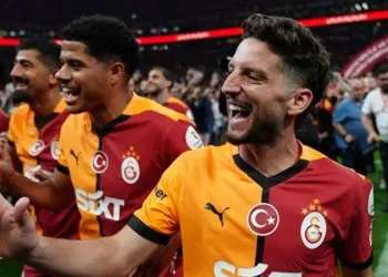 Yeni takımı beklenirken sürpriz