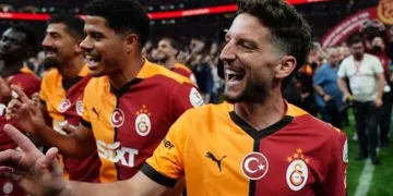Yeni takımı beklenirken sürpriz