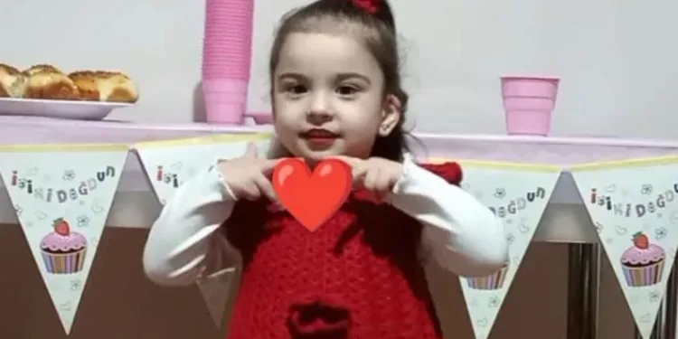 Minik Nazlı havuza düşüp hayatını kaybetti
