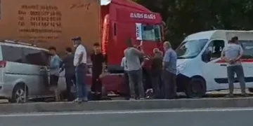 Mersin’de 3 aracın karıştığı kazada 2 kişi yaralandı