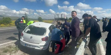 Nevşehir’de takla atan otomobil refüje devrildi