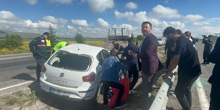 Nevşehir’de takla atan otomobil refüje devrildi