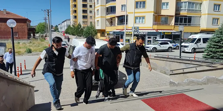 Sivas’ta 1 kilo 360 gram uyuşturucu ele geçirildi: 8 gözaltı