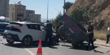 Bursa’da otomobil traktöre arkadan çarptı