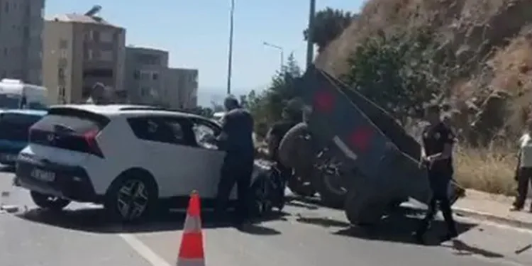 Bursa’da otomobil traktöre arkadan çarptı