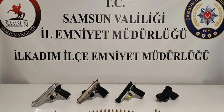 Samsun’da 2 kişi ruhsatsız silahlarla yakalandı