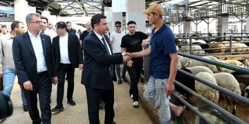 Başkan Aydın kurban pazarını ziyaret etti