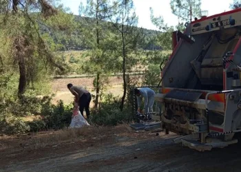 Orhaneli’de ormanlık alanda çevre temizliği yapıldı