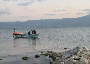 Bursa’da turist botla açıldığı İznik Gölü’nde mahsur kaldı