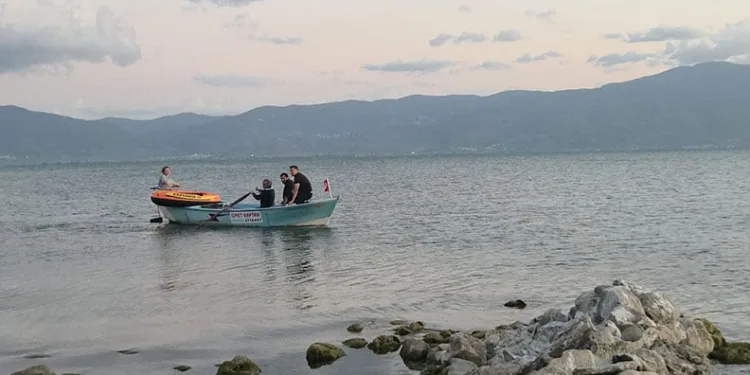 Bursa’da turist botla açıldığı İznik Gölü’nde mahsur kaldı