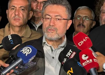 Bakan Yumaklı’dan İzmir yangını açıklaması