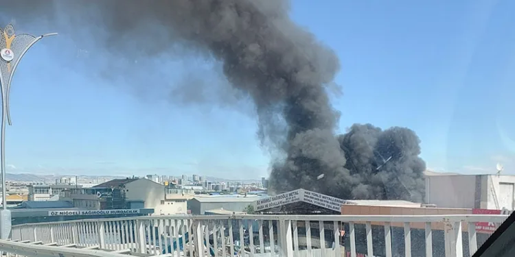 Ankara’da atık kağıt geri dönüşüm tesisinde yangın