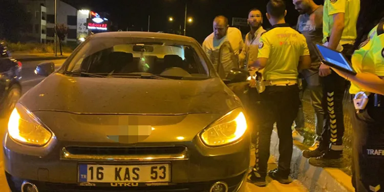 Bursa’da seyir halindeyken yol üstünde durup sızdı