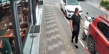 Otomobil ile motosikletin çarpıştığı kaza kamerada