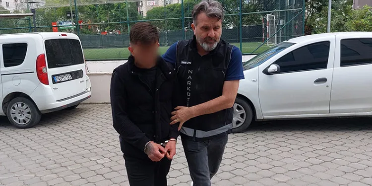Uyuşturucu ticaretinden tutuklandı