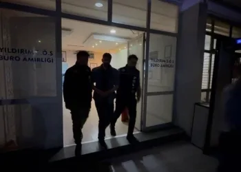 Yurtdışına kaçmak için hazırlanırken, polis baskını yedi