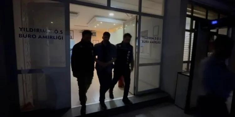 Yurtdışına kaçmak için hazırlanırken, polis baskını yedi