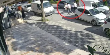Yol vermeyen 3 maganda anne ile oğluna saldırdı