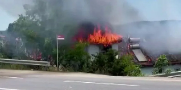 Sakarya’da bir ev alev topuna döndü