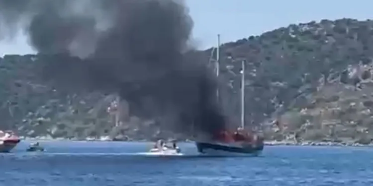 Bozburun’da teknede yangın