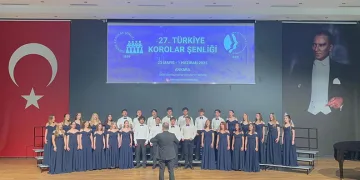 Nilüfer Gençlik Korosu başkentten ödülle döndü