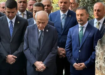Bahçeli, Türkeş’in kabrini ziyaret etti