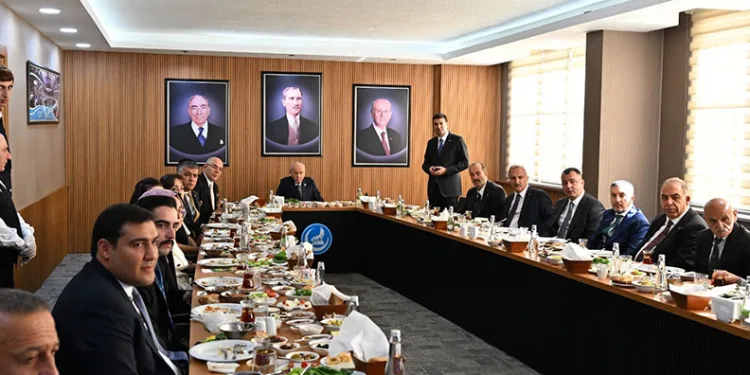 Bahçeli Ülkü Ocakları’nı ziyaret etti