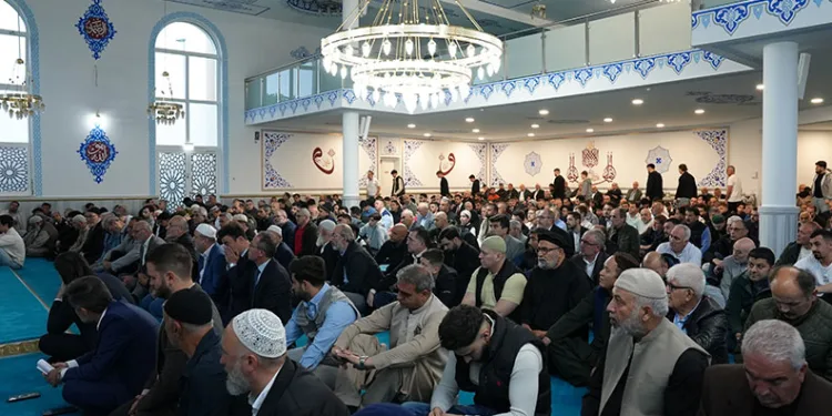 Köln’de yüzlerce Müslüman Kurban Bayramı namazını eda etti