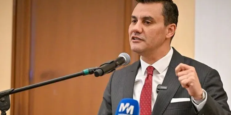 Manisa Büyükşehir Belediye Başkanı Ferdi Zeyrek hastaneye kaldırıldı