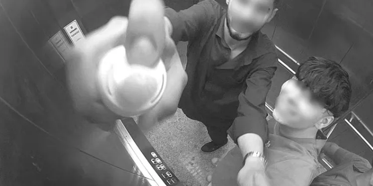 Bağını kopararak foseptik çukuruna düşen boğa kurtarıldı