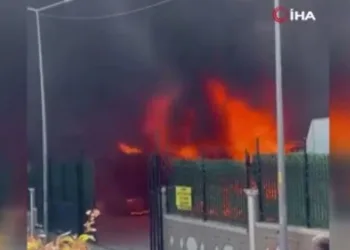 Esenyurt’ta erkek öğrenci yurdunda yangın paniği