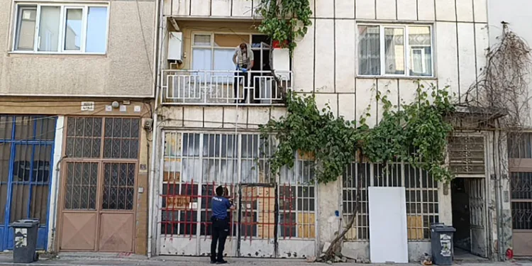 Bursa’da balkondan düşen 2 yaşındaki çocuk ağır yaralandı