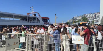 Adalar İskelesi’nde yoğunluk