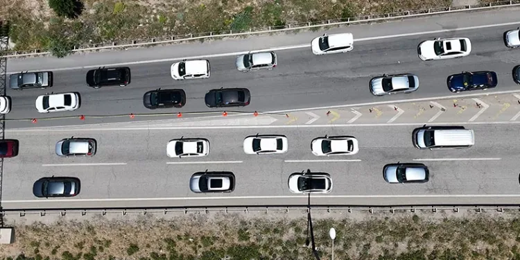 43 ilin geçiş güzergahında trafik yoğunluğu yeniden arttı