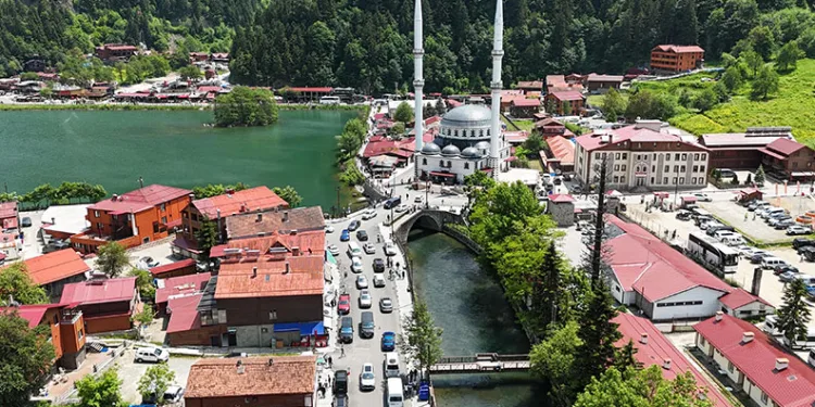 Uzungöl’de bayram yoğunluğu