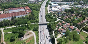 Bayramın dönüş çilesi: Otoyoldaki yoğunluk havadan görüntülendi