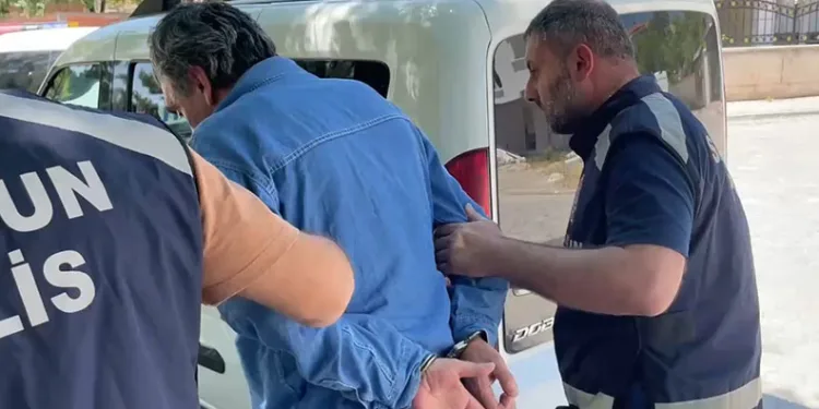 12 yıldır firarda olan şahıs otogarda yakalandı