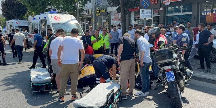 Otomobille motosiklet çarpıştı: 2 yunus polisi yaralı